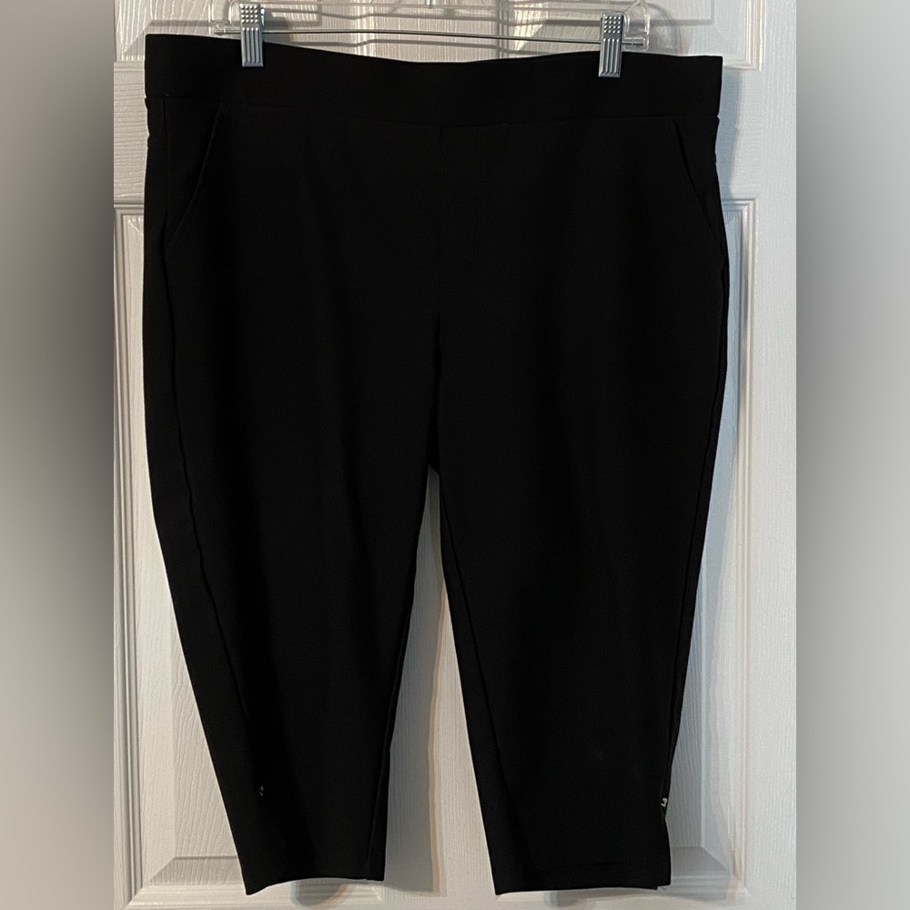 Black Cropped Pants Women’s size 3XL NWOT